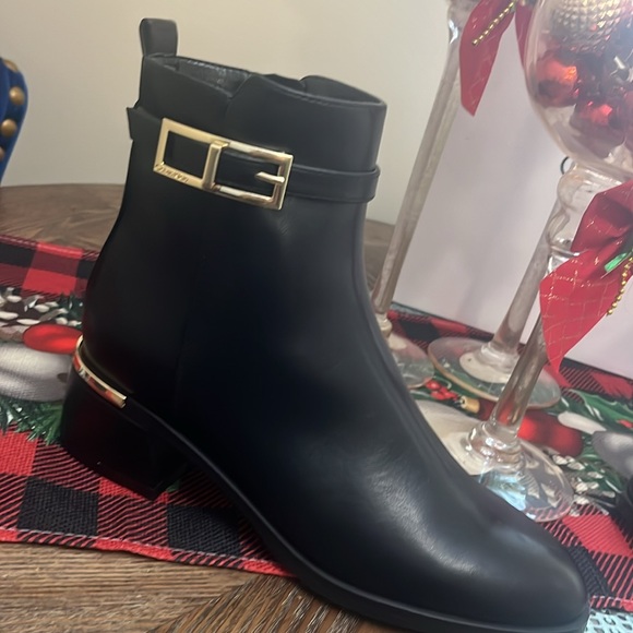 Selleing Brand New Calvin Klein Boots in the box - Picture 6 of 11